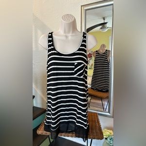’s Cute Black/White Ruffle Tank Top M